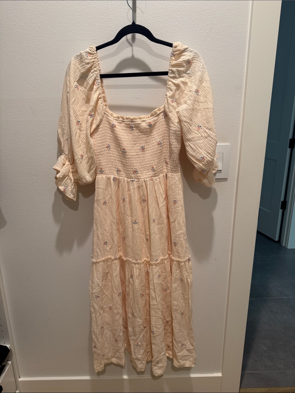 Listicle Cream Puff-Sleeve Floral Midi Dress
